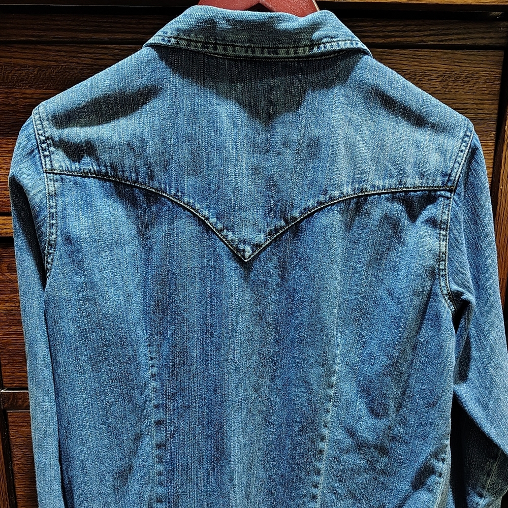 Wrangler Distressed Blue Denim Western Shirt Size Large - Picture 3 of 8